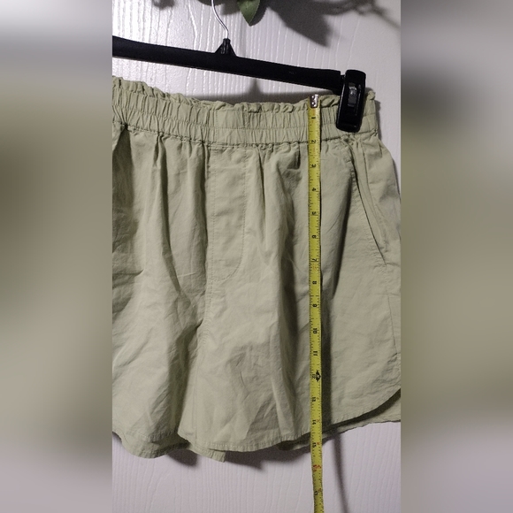 🍉3/$20 Madewell green lightweight shorts - Picture 2 of 15